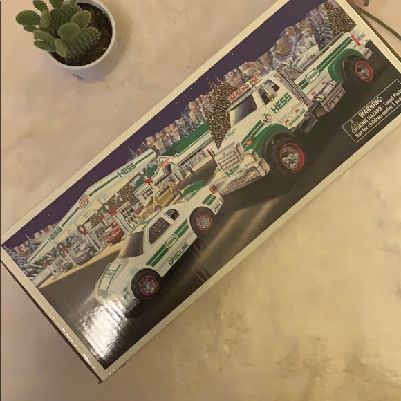 2011 HESS TRUCK WITH RACE CAR. Nib. - Picture 2 of 4